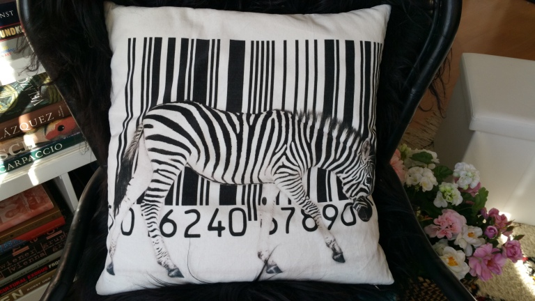 Favorite zebra cushion gamanacasa